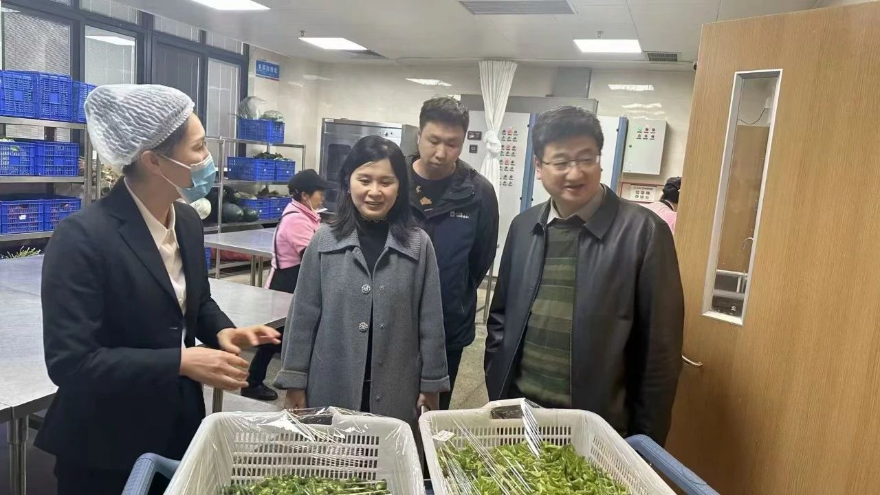 重庆儿童医院食物清静强化行动：副院长陈大鹏带队检查，确保饮食清静